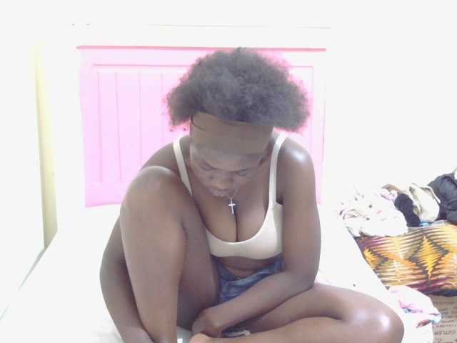 Arriana live cam on BongaCams