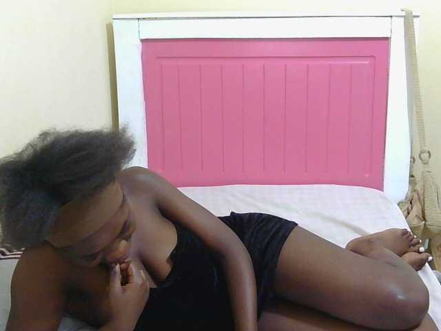 Arriana live cam on BongaCams
