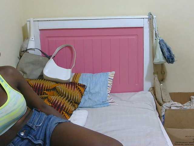 Arriana live cam on BongaCams