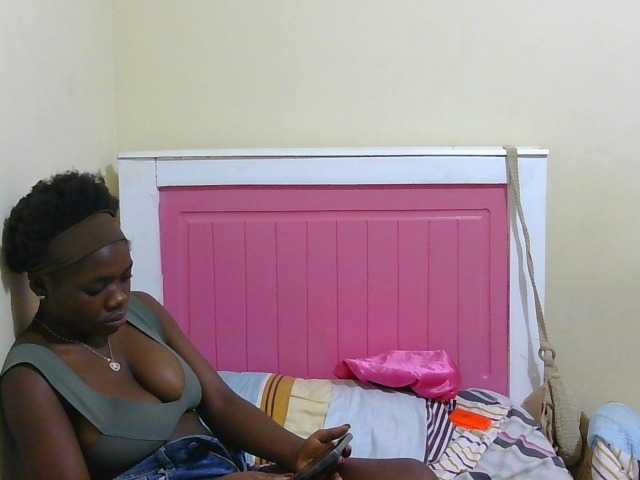 Arriana live cam on BongaCams