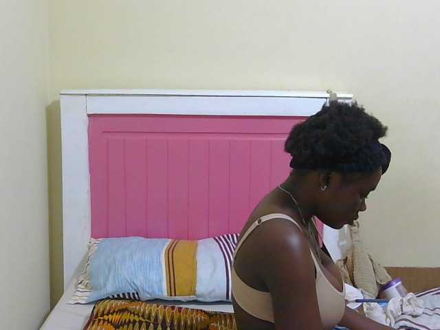 Arriana live cam on BongaCams