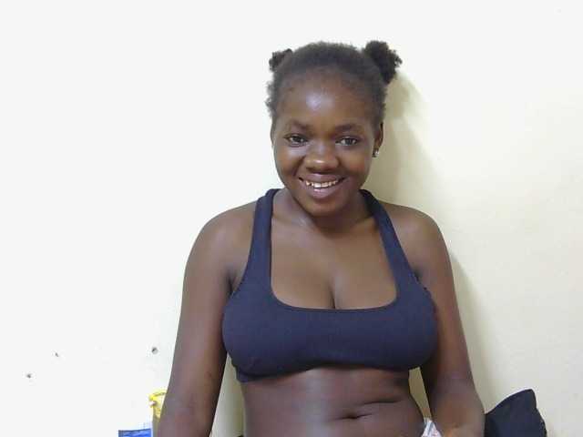 Arriana live cam on BongaCams