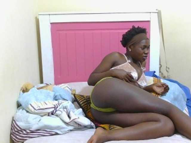Arriana live cam on BongaCams