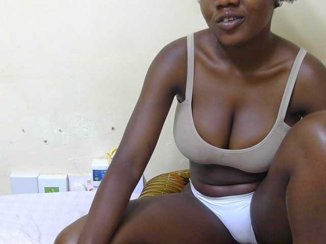 Arriana live cam on BongaCams