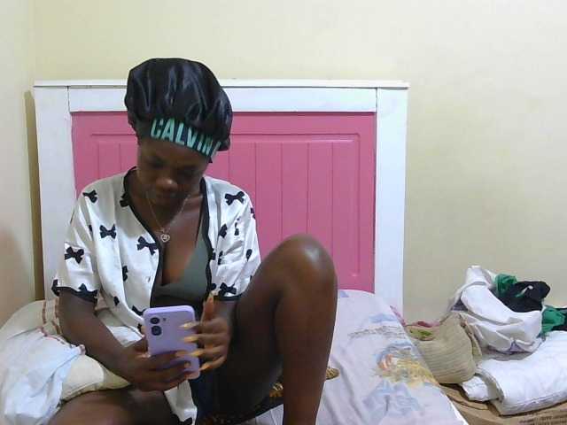 Arriana live cam on BongaCams