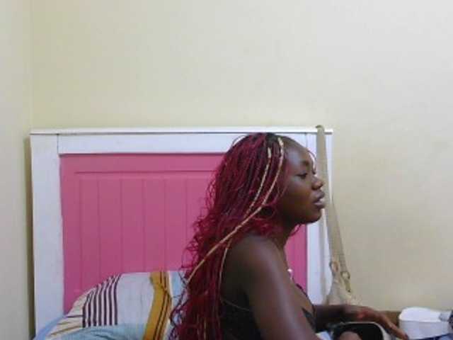 Arriana live cam on BongaCams