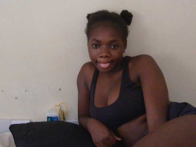 Arriana live cam on BongaCams