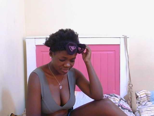 Arriana live cam on BongaCams