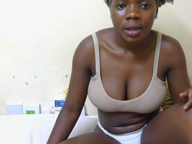 Arriana live cam on BongaCams
