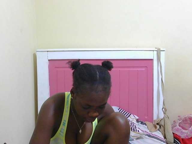 Arriana live cam on BongaCams