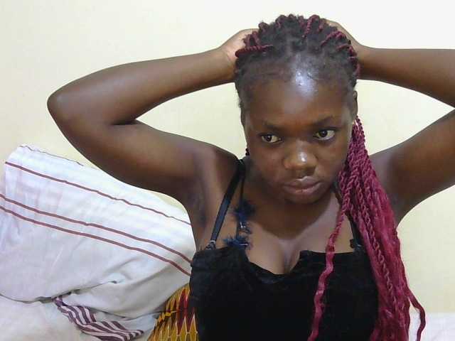 Arriana live cam on BongaCams