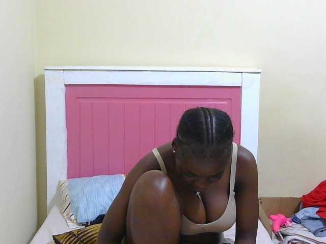 Arriana live cam on BongaCams