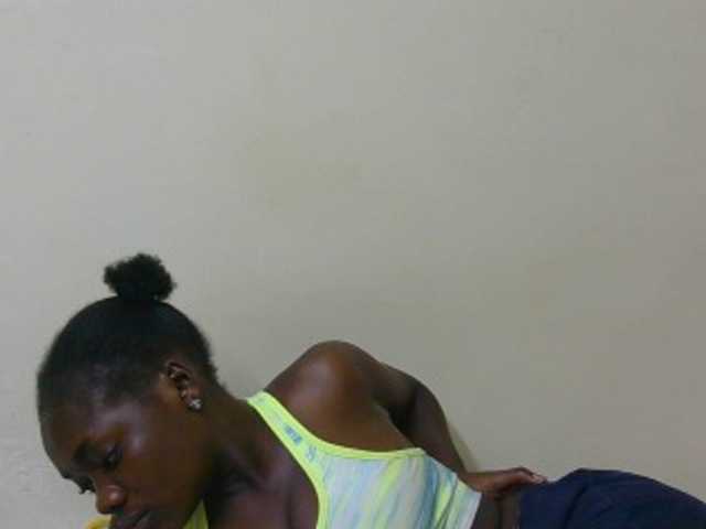 Arriana live cam on BongaCams
