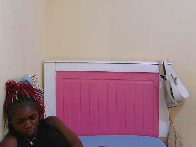 Arriana live cam on BongaCams