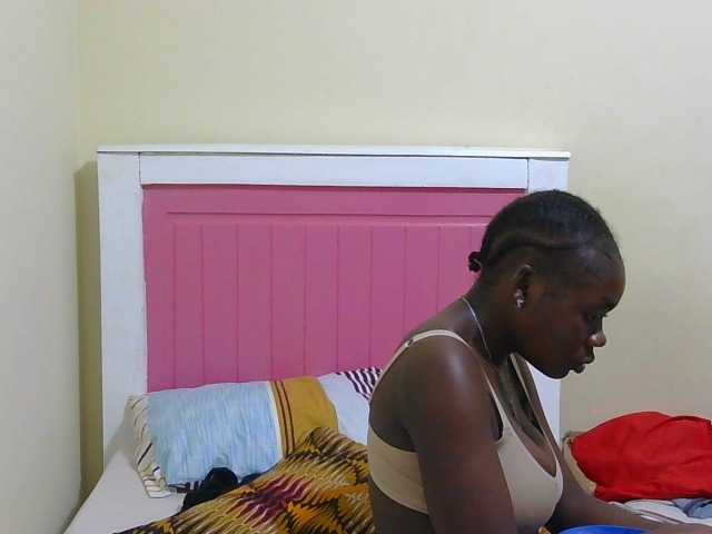 Arriana live cam on BongaCams