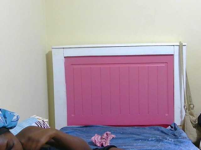 Arriana live cam on BongaCams