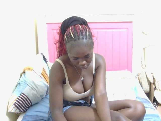 Arriana live cam on BongaCams
