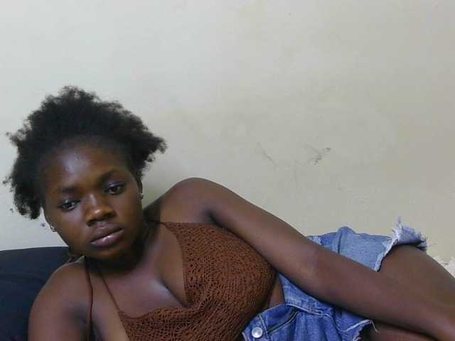 Arriana live cam on BongaCams