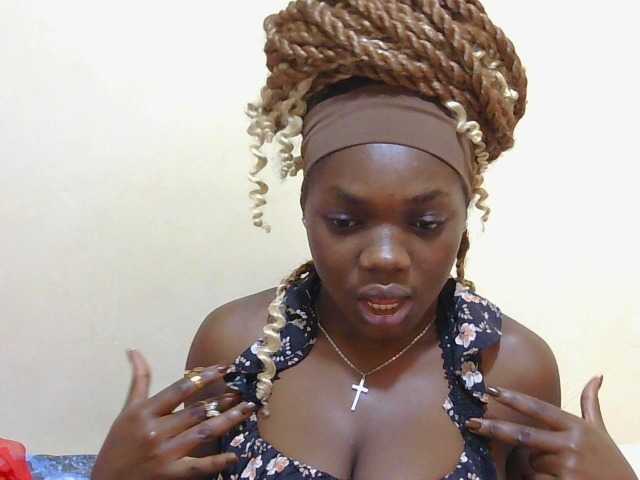 Arriana live cam on BongaCams