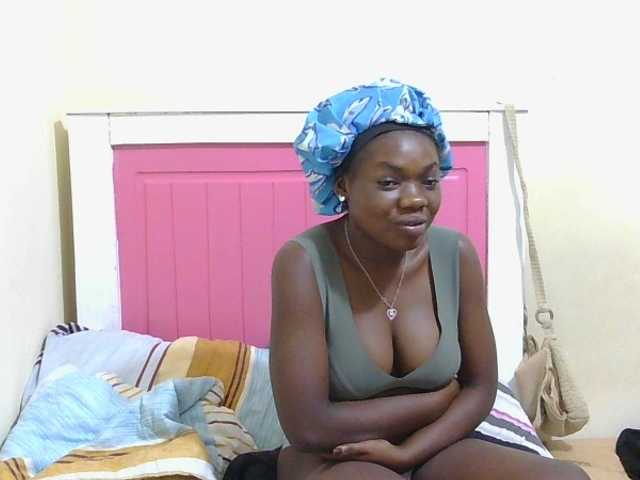 Arriana live cam on BongaCams