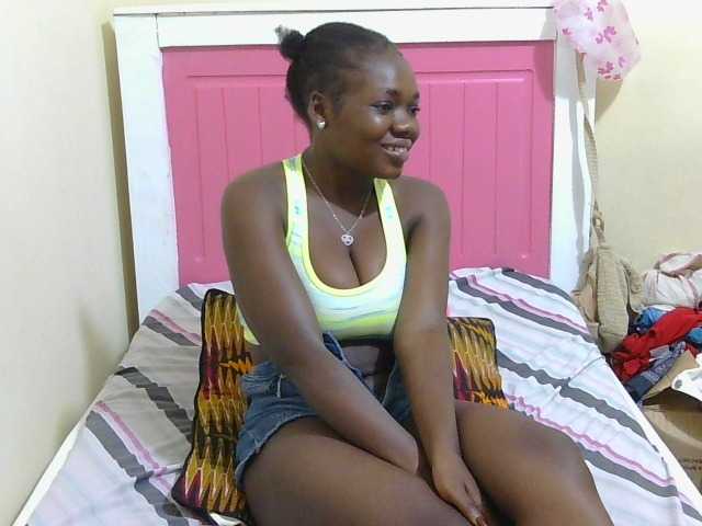 Arriana live cam on BongaCams