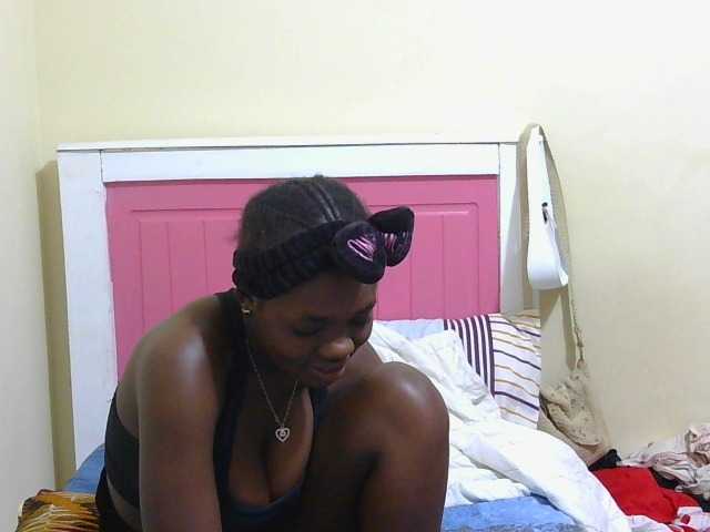 Arriana live cam on BongaCams