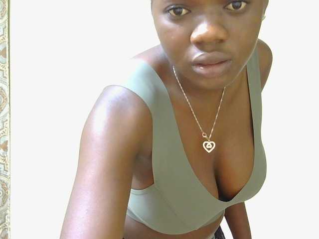 Arriana live cam on BongaCams