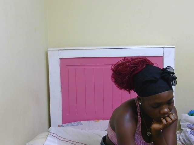le modèle Arriana est en webcam porno dans un show sur le site bongacams, il possède les tags suivants: Ebony,Redhead,Trimmed
