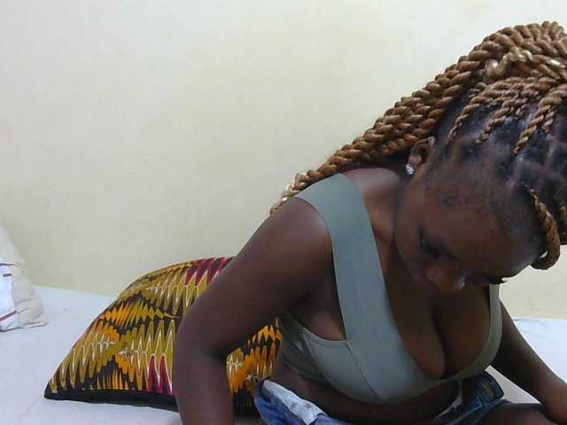 Arriana live cam on BongaCams