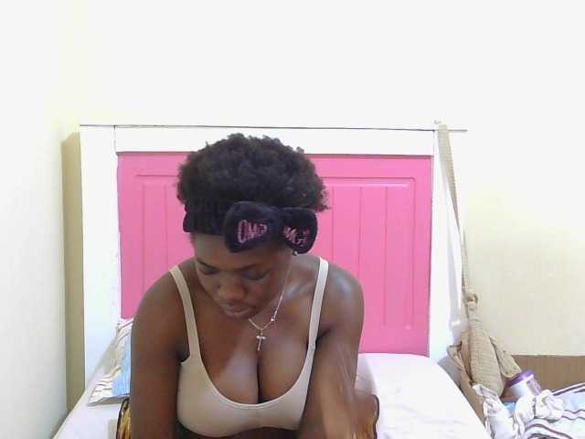 Arriana live cam on BongaCams