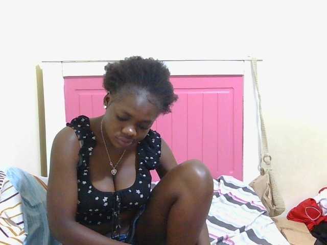 Arriana live cam on BongaCams