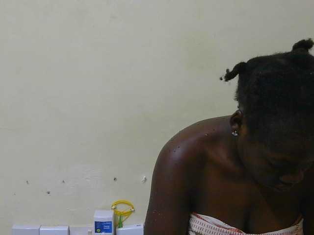 Arriana live cam on BongaCams