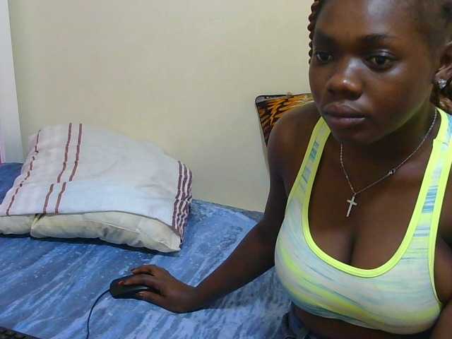 Arriana live cam on BongaCams