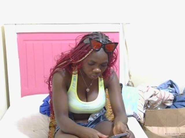 Arriana live cam on BongaCams