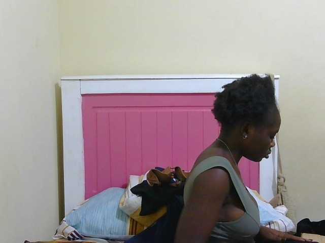 Arriana live cam on BongaCams