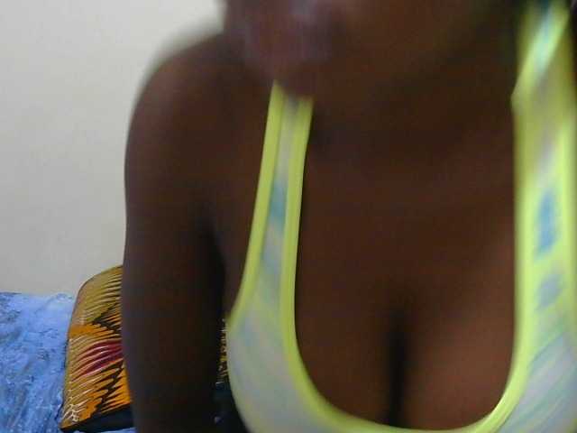 Arriana live cam on BongaCams