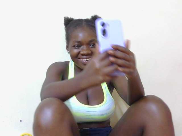 Arriana live cam on BongaCams