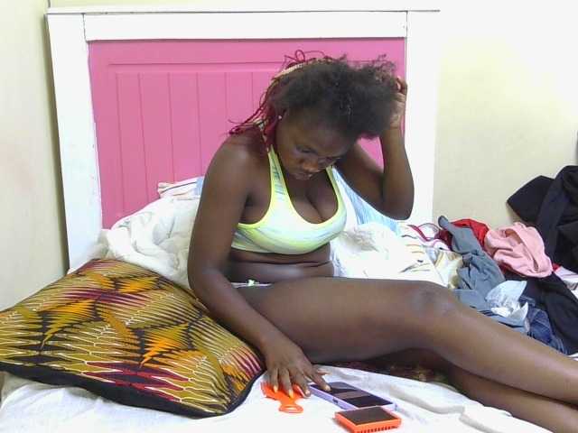 Arriana live cam on BongaCams