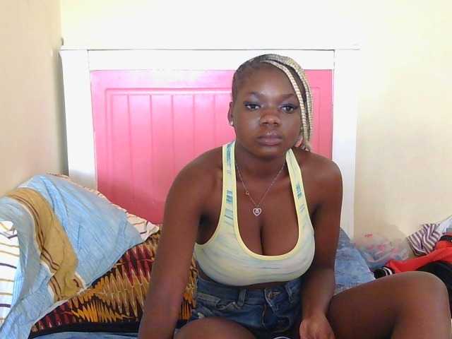 Arriana live cam on BongaCams