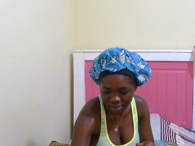 Arriana live cam on BongaCams