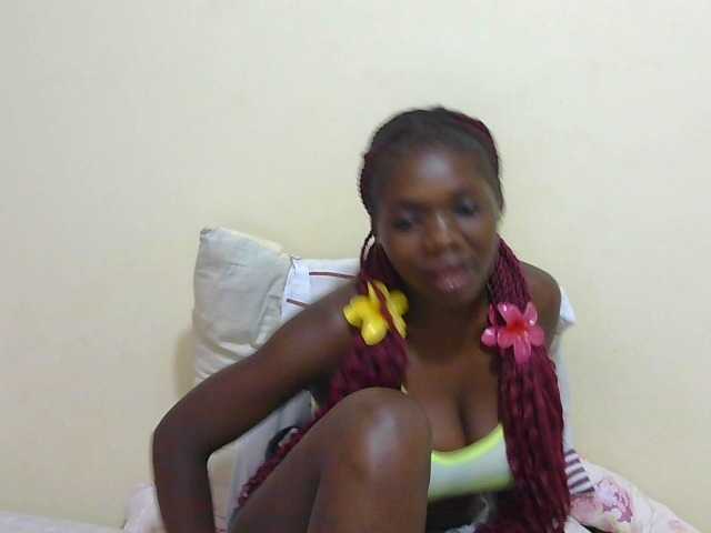 Arriana live cam on BongaCams