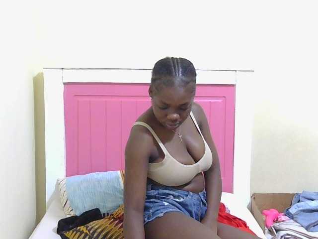 Arriana live cam on BongaCams