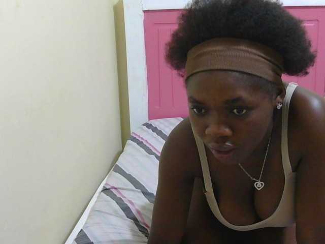 Arriana live cam on BongaCams