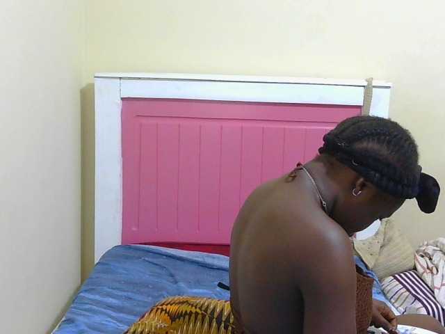Arriana live cam on BongaCams
