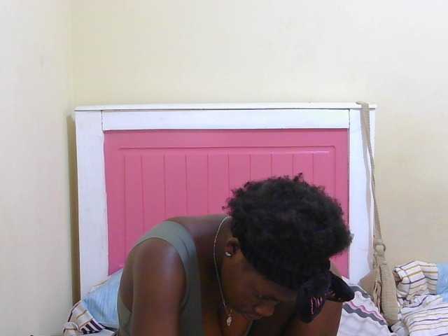 Arriana live cam on BongaCams