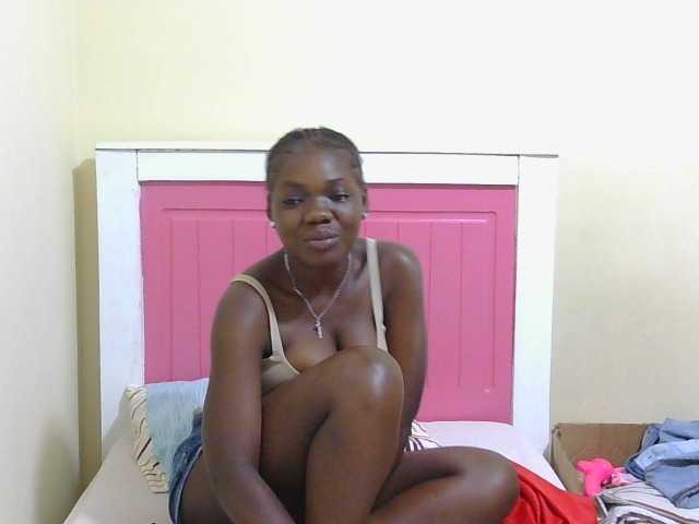 Arriana live cam on BongaCams