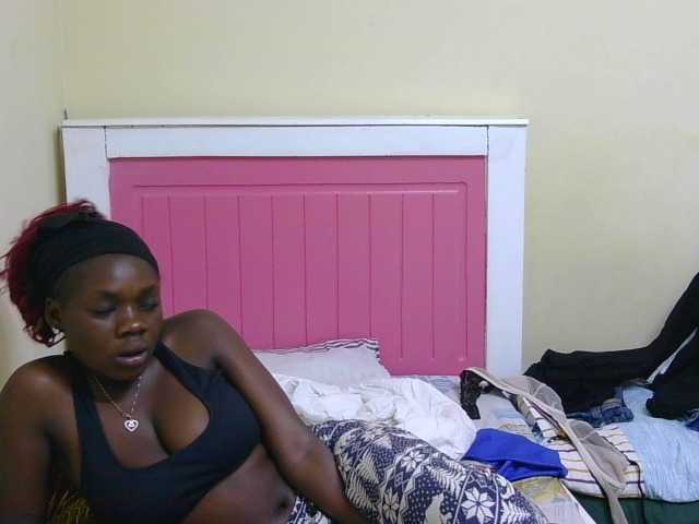 Arriana live cam on BongaCams
