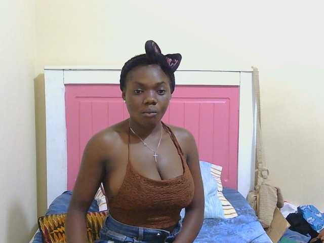 Arriana live cam on BongaCams