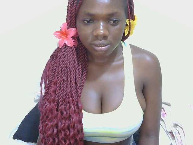 Arriana live cam on BongaCams