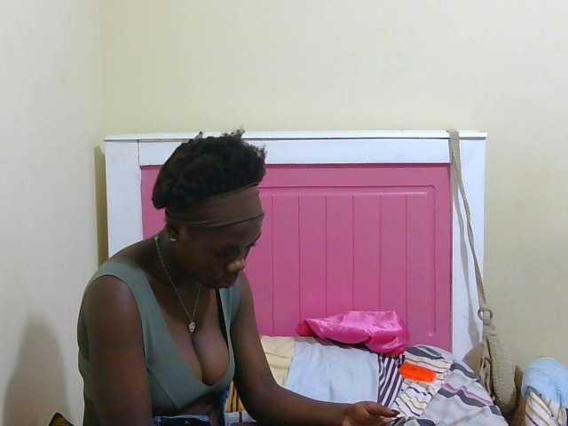 Arriana live cam on BongaCams
